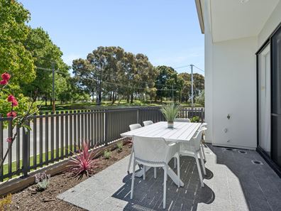 2/47 Telford Crescent, Stirling WA 6021