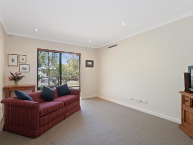 2 Batavia Way, Salter Point WA 6152