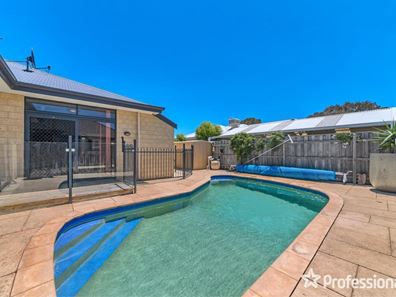 14 Pockett Avenue, Rockingham WA 6168