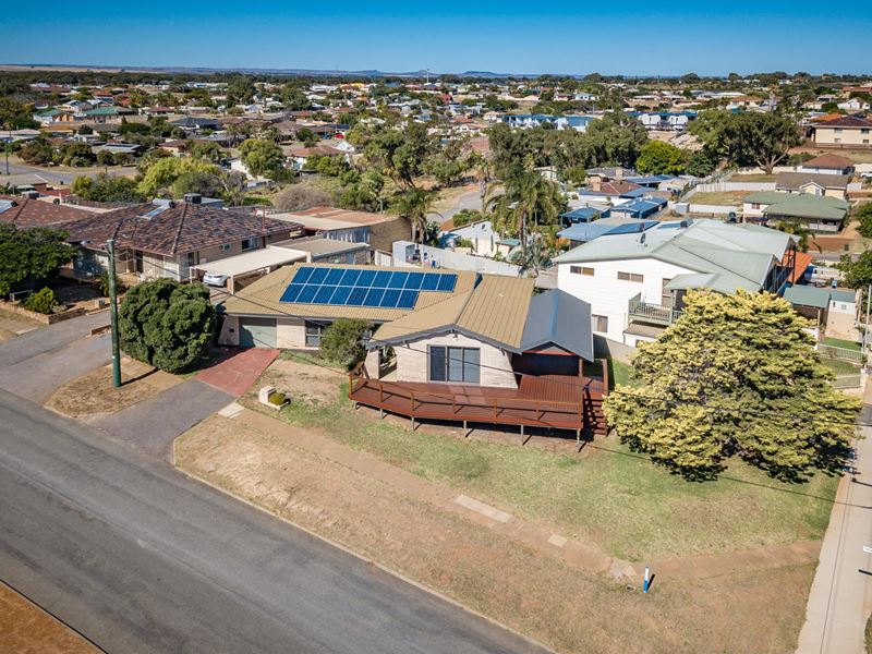 2 Thomas Avenue, Geraldton WA 6530