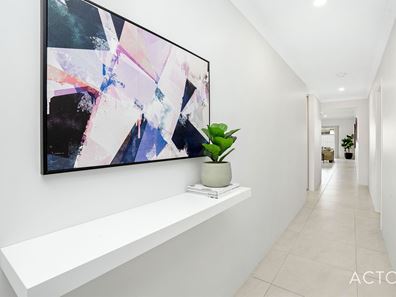 8 Yarloop Street, Piara Waters WA 6112