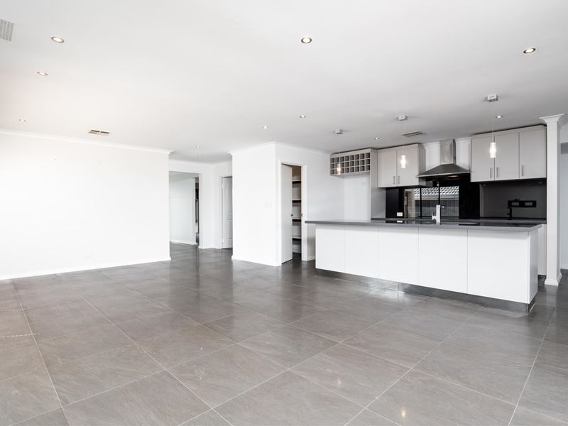 16 Birdsnest crescent, Banksia Grove