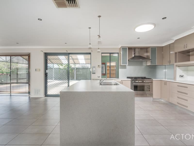 14 Birdsong Grove, Greenfields