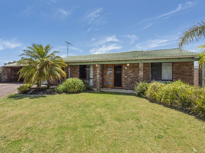 8 Columbia Close, Halls Head WA 6210