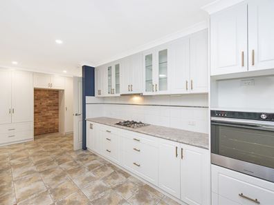 8 Columbia Close, Halls Head WA 6210