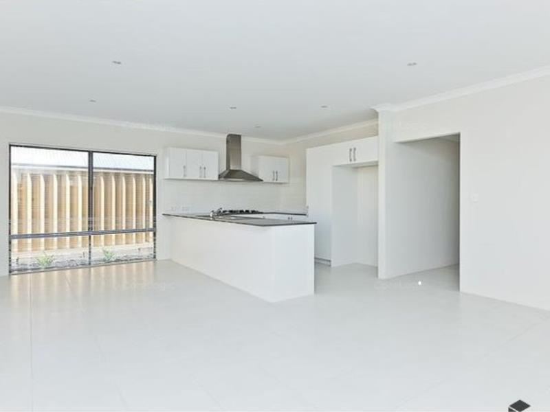 2/18 Melksham Way, Butler