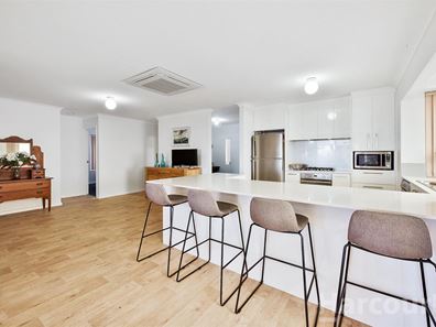 18 Oleander Place, Halls Head WA 6210