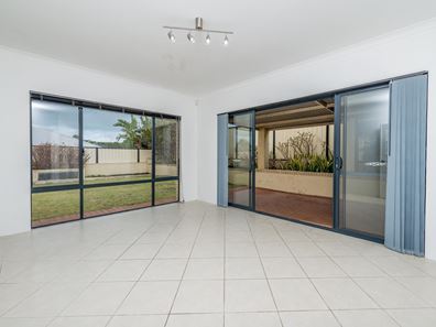 25 Longleaf Drive, Clarkson WA 6030