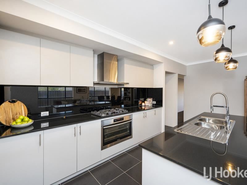 30 Bradley Street, Lakelands