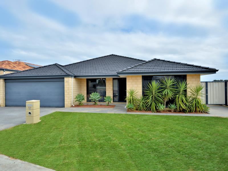 336 Pebble Beach Boulevard, Meadow Springs