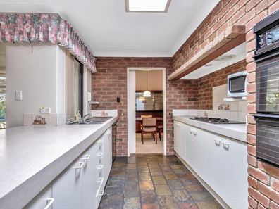 4 Nile Close, Halls Head WA 6210