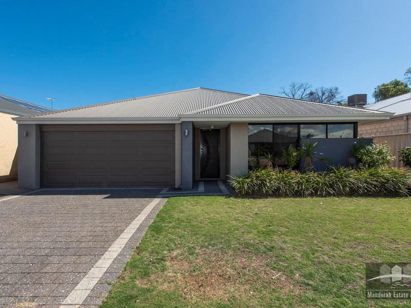 296 Pebble Beach Boulevard, Meadow Springs