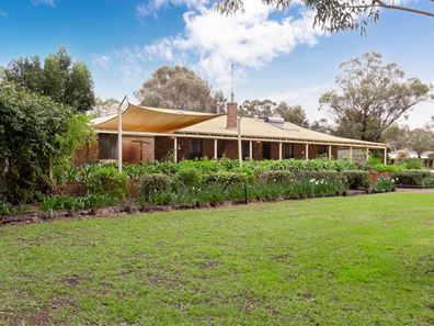 40 Evening Peal Court, Darling Downs WA 6122