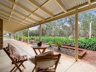 40 Evening Peal Court, Darling Downs WA 6122