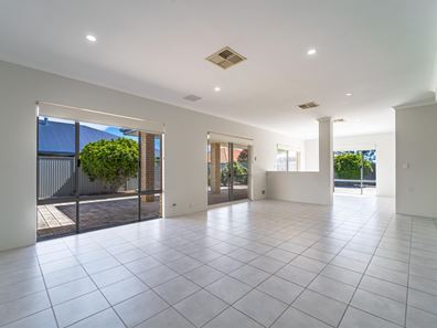 15 Waterhead Road, Waikiki WA 6169