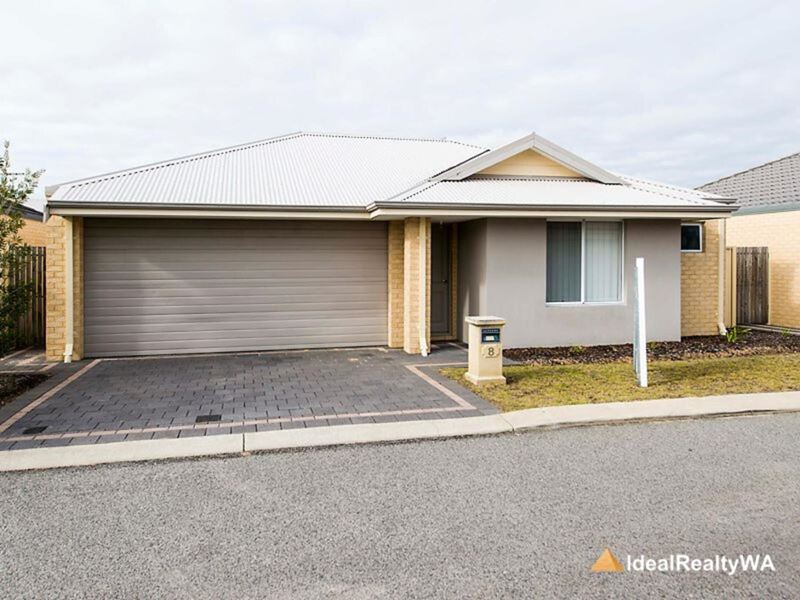 8/11 hazlett Way, Canning Vale