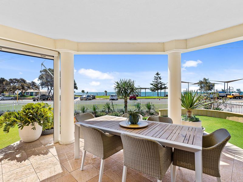 15 Spinaway Parade, Falcon
