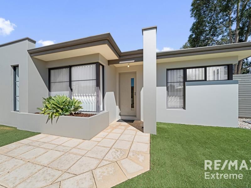 14 Rocklands Loop, Carramar