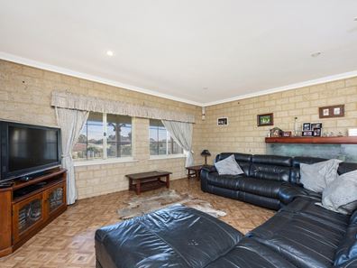 8 Peregrine Court, Singleton WA 6175