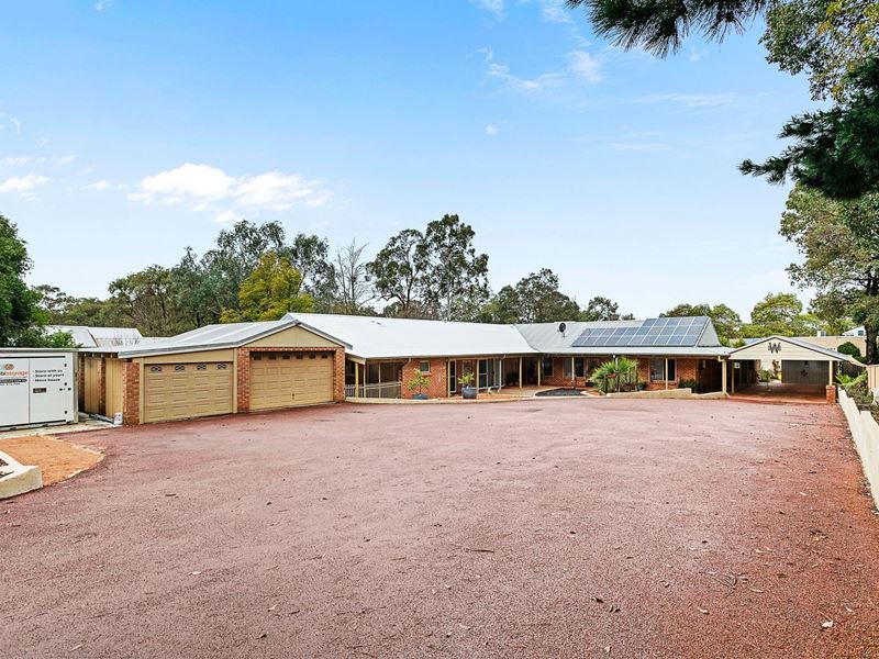 15 Lawnbrook Road, Bickley WA 6076