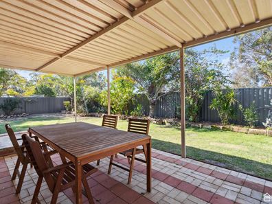 25 Hollybush Way, Kelmscott WA 6111