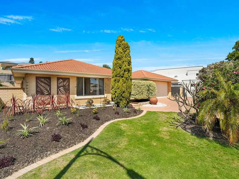 4 Santa Monica Parade, Iluka WA 6028