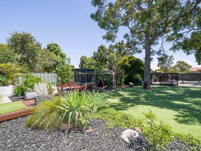 22 Ryan Way, Lesmurdie WA 6076