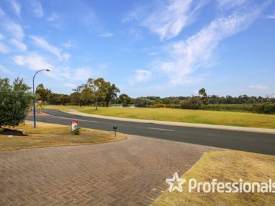 70 Braidwood Drive, Australind WA 6233