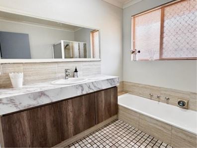 15 Hicks Road, Hannans WA 6430