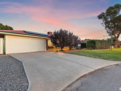 11 Santara Court, Seville Grove WA 6112