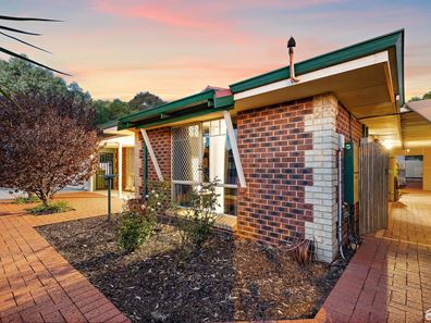 11 Santara Court, Seville Grove WA 6112