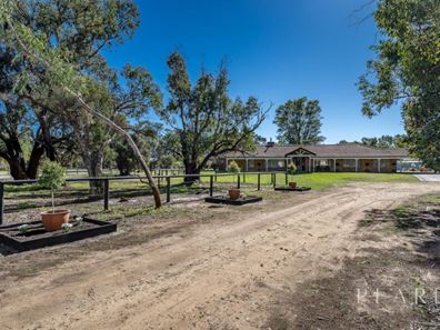 6 Old Dairy Court, Oakford WA 6121