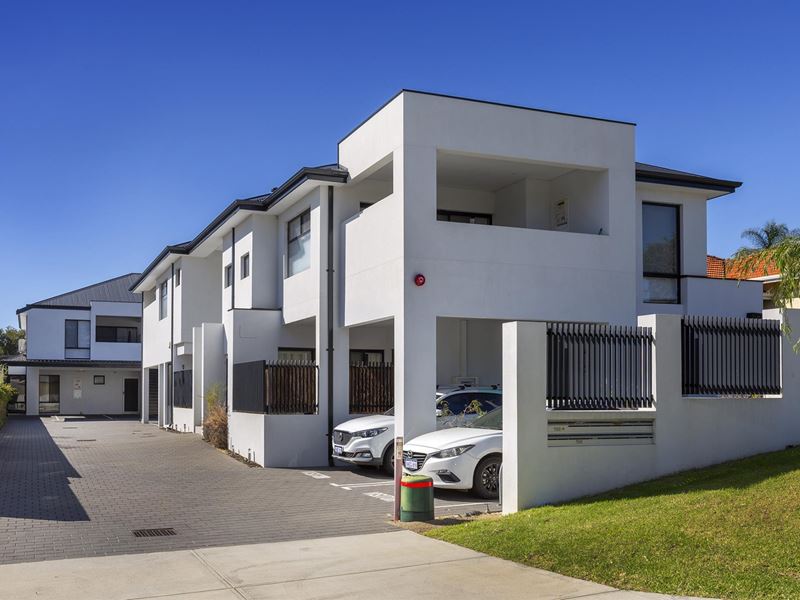 4/389 Daly Street, Cloverdale WA 6105