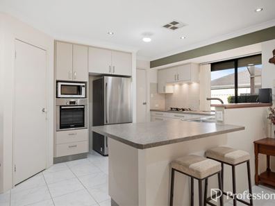 5 Delta Street, Wattle Grove WA 6107