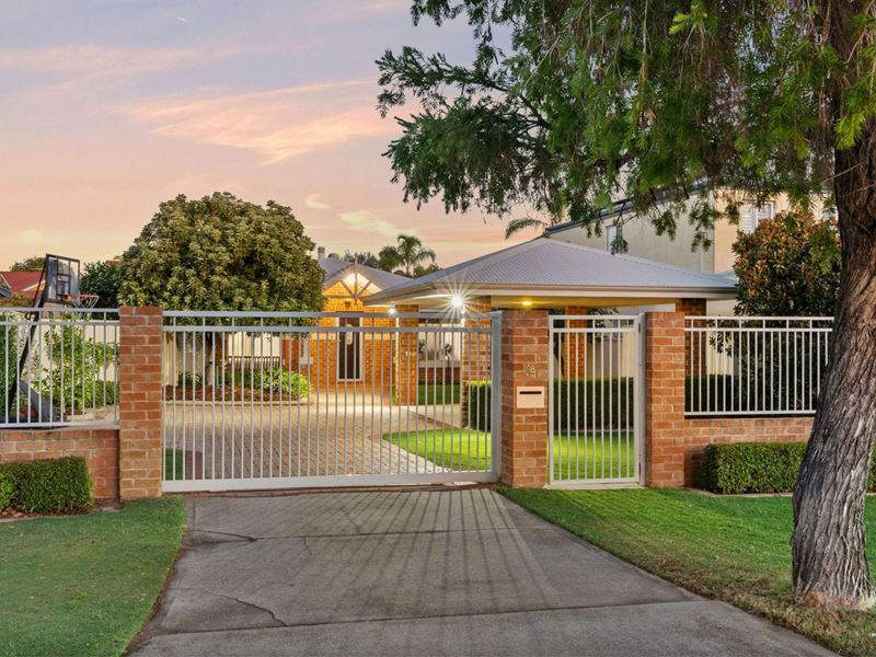 18 Cornish Crescent, Manning