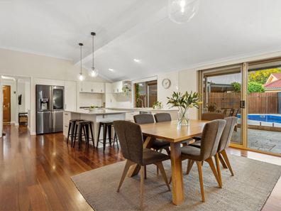 18 Cornish Crescent, Manning WA 6152
