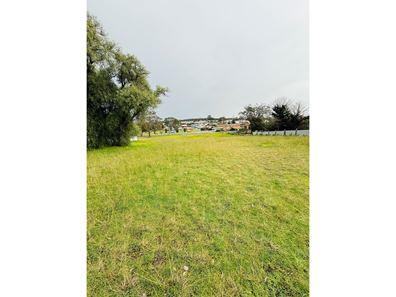 52 Albany Highway, Mount Barker WA 6324