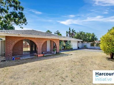 11 Hadleigh Way, Girrawheen WA 6064