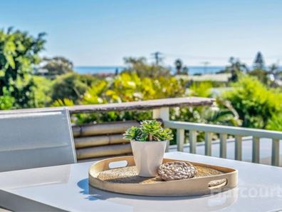 38 Peter Street, Halls Head WA 6210