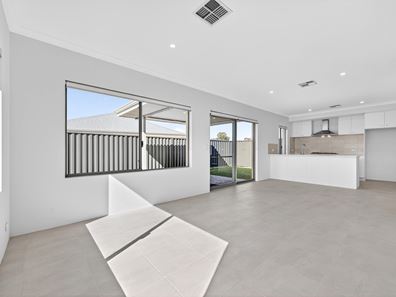 76 Sharperton Meander, Dudley Park WA 6210