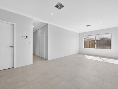 76 Sharperton Meander, Dudley Park WA 6210