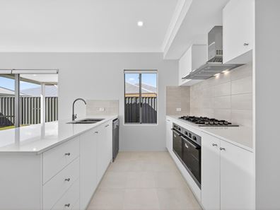 76 Sharperton Meander, Dudley Park WA 6210