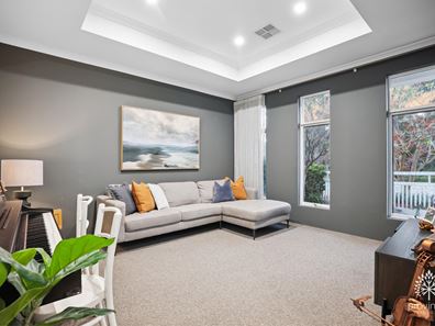 10 Serpentine Drive, South Guildford WA 6055