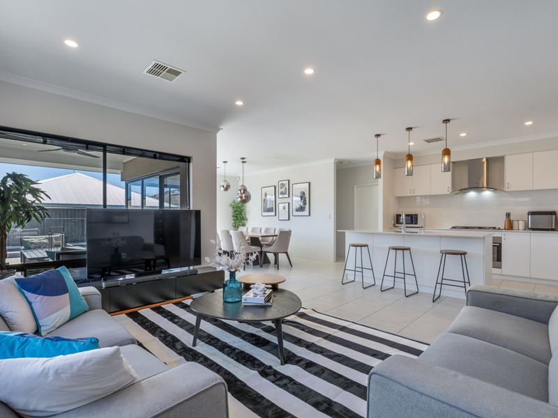 45 Kingsway, Madeley WA 6065