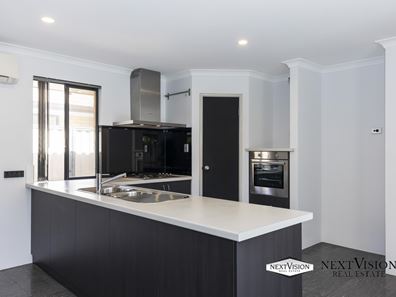 184 Gaebler Rd, Aubin Grove WA 6164