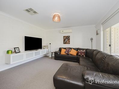 5 Drevon Place, Marangaroo WA 6064