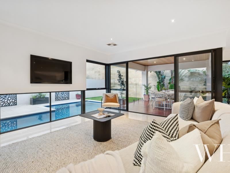 10 Bombay Heights, North Coogee WA 6163