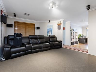 15 Castlebar Way, Darch WA 6065
