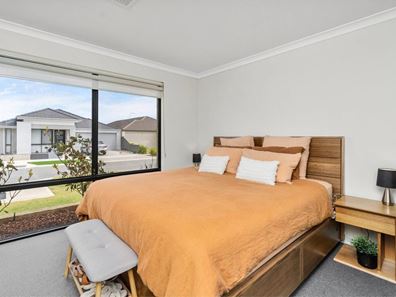 8 Sovite Road, Piara Waters WA 6112