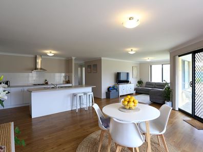 17 Cannes Parade, Castletown WA 6450